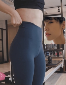 beautiful korean gym woman in hot spandex yoga pants cameltoe