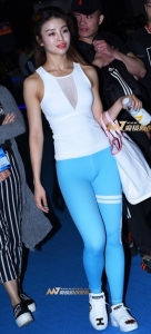 Chinese babe in yummy tight blue leggings