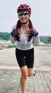 かわいい韓国人ロードバイク女子