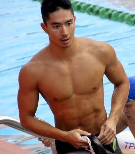 アジア系イケメンマッチョな水泳選手